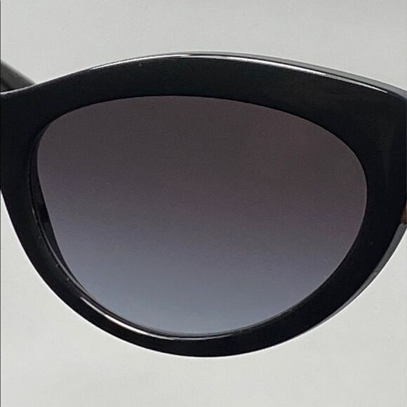 Dolce
& Gabbana Black Cat Eye Sunglasses 53mm - Picture 10 of 10
